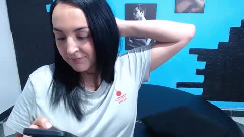 Cinthya online show from December 3, 6:30 pm