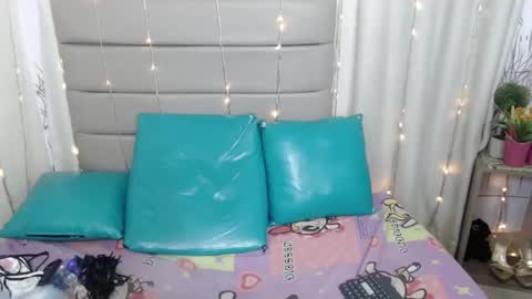 Snapshot of cintia_leon chatting on September 22, 8:24 pm cintia_leon online show from September 22, 8:24 pm