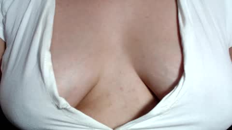 CLARA AT YOUR SERVICE online show from January 15, 6:33 am