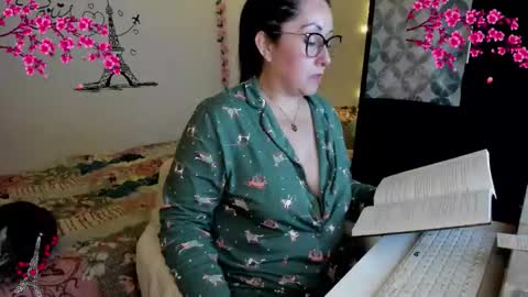 cleo_christmas online show from February 24, 1:30 am