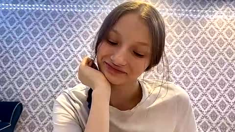 Cleo online show from December 3, 5:46 pm