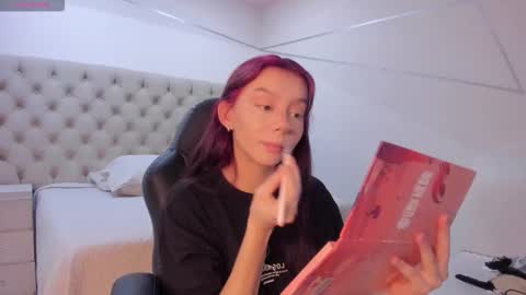 cleowhite_ online show from October 31, 8:09 pm