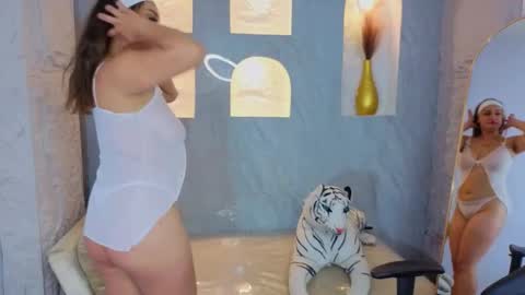 Clhoe online show from February 4, 9:19 pm