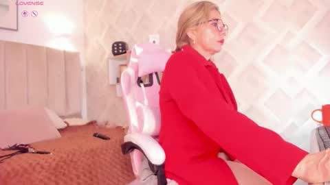 clhoe_johnson_ online show from March 19, 3:06 pm