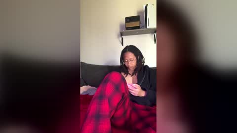 High Queen Clio online show from April 3, 6:26 pm