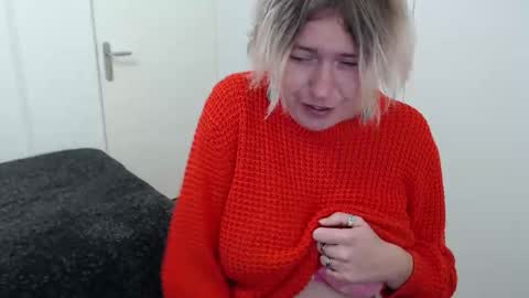 Syl  online show from October 26, 3:44 pm