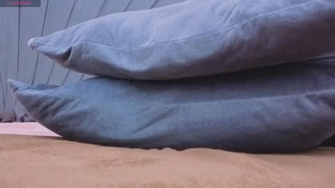 Cloe online show from April 21, 2:35 pm