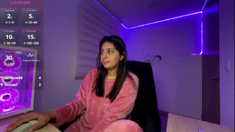 cloe small online show from March 27, 8:26 am