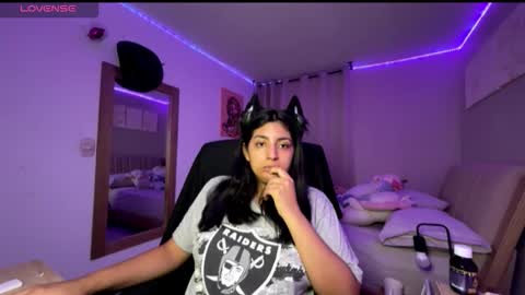 cloe small online show from November 11, 6:59 am