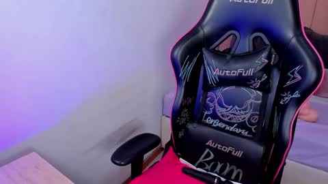 Cloe Weiss online show from November 1, 3:33 pm