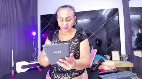 Snapshot of cloee_rabbyt chatting on October 23, 11:34 am CLOE online show from October 23, 11:34 am