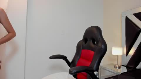 lady cloe person online show from December 1, 11:52 am