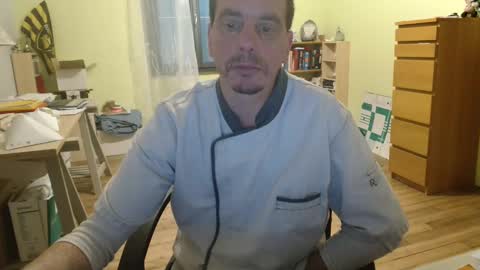 Snapshot of clouplefun chatting on December 19, 5:18 am clouplefun online show from December 19, 5:18 am