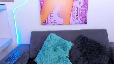 cmila0713 online show from April 7, 12:12 am