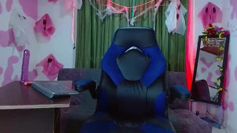Snapshot of coco_dam chatting on October 21, 12:32 pm coco_dam online show from October 21, 12:32 pm