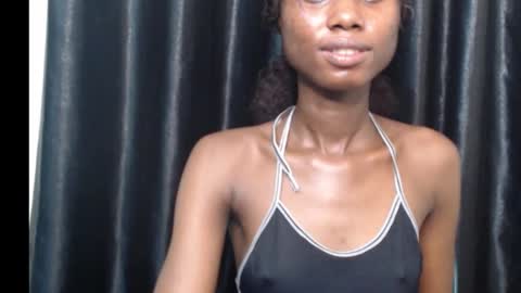 Snapshot of coco_petitqueen chatting on October 3, 10:23 am coco_petitqueen online show from October 3, 10:23 am