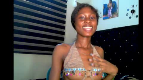 Snapshot of coco_petitqueen chatting on January 19, 7:46 am coco_petitqueen online show from January 19, 7:46 am