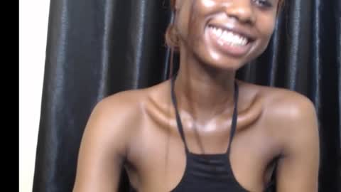 Snapshot of coco_petitqueen chatting on October 16, 10:04 am coco_petitqueen online show from October 16, 10:04 am