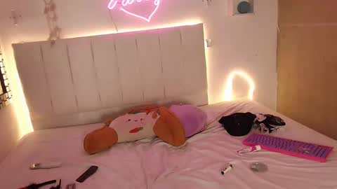 coffe_eyes online show from November 30, 10:11 am