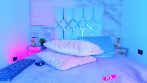 colett online show from March 19, 1:16 pm