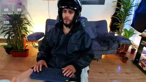 Snapshot of colin_stone chatting on October 17, 12:14 am colin_stone online show from October 17, 12:14 am