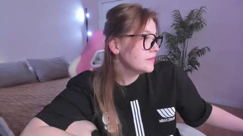 Collen Mon Tue Wed Thu Fri GMT 3 0300am - 0900am  online show from November 5, 5:48 pm