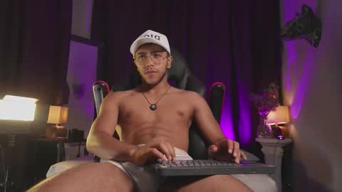 colstorw_ online show from December 23, 10:21 am