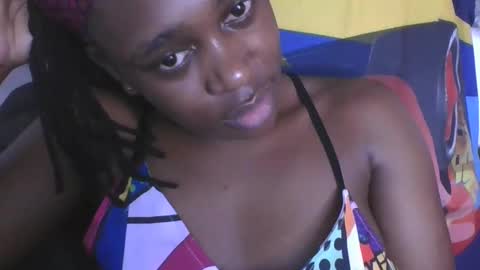 Snapshot of comicalcara chatting on February 25, 11:59 pm Cara online show from February 25, 11:59 pm