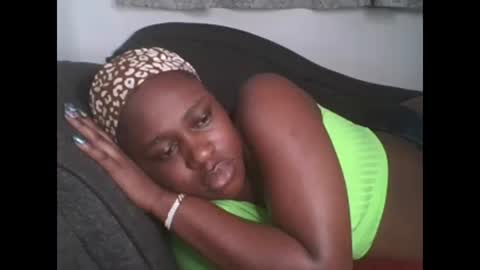 Snapshot of comicalcara chatting on February 27, 8:13 am Cara online show from February 27, 8:13 am