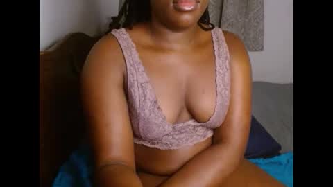 Snapshot of comicalcara chatting on September 21, 7:12 am Cara online show from September 21, 7:12 am