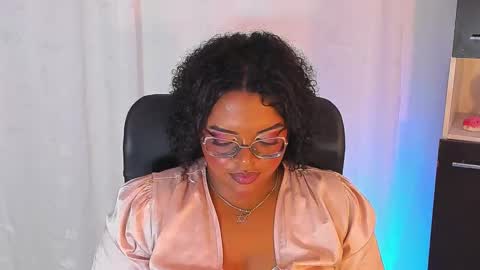 conielaurenth online show from October 3, 8:22 am