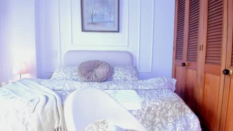 connie    online show from April 4, 2:02 pm