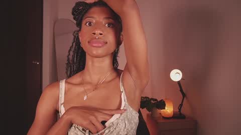 Snapshot of connie_west0 chatting on December 18, 1:37 am   independent model online show from December 18, 1:37 am