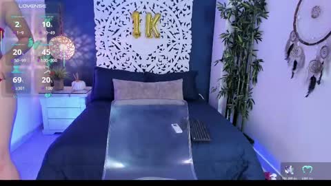   online show from November 11, 11:45 am