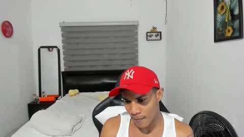 Ethan  online show from December 18, 11:33 pm