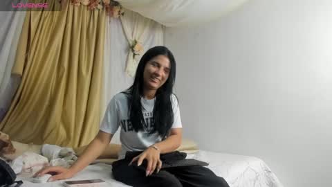 Lunita online show from June 5, 1:27 pm