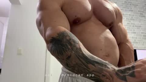 couplemuscle40 online show from July 15, 3:01 am