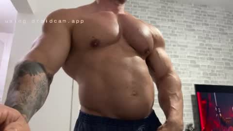 couplemuscle40 online show from July 7, 2:24 am