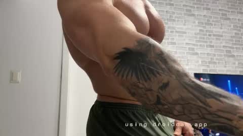 couplemuscle40 online show from November 13, 8:44 pm