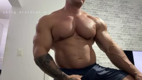 couplemuscle40 online show from July 10, 1:54 am