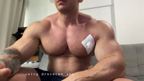 couplemuscle40 online show from November 23, 6:28 pm