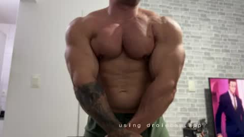 couplemuscle40 online show from June 23, 11:00 pm