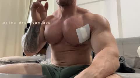 couplemuscle40 online show from November 20, 2:14 pm