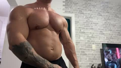 couplemuscle40 online show from August 2, 8:10 pm