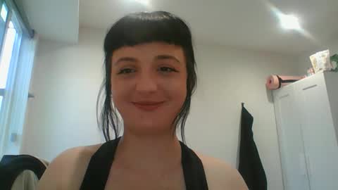 courtneyjoyy online show from May 7, 9:43 pm