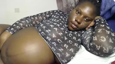 Erykah online show from February 10, 8:12 pm