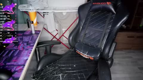 Snapshot of crash_test13 chatting on February 3, 10:00 pm crash_test13 online show from February 3, 10:00 pm