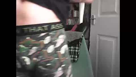 crazy20241987 online show from April 17, 9:11 am