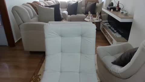 LAURA online show from March 30, 3:12 pm