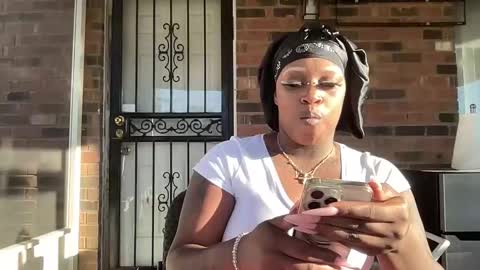 Snapshot of creame_sensation chatting on October 1, 1:10 pm PHANTOMTARGARYENXXX online show from October 1, 1:10 pm